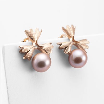 Auskarai su natūraliais perlais