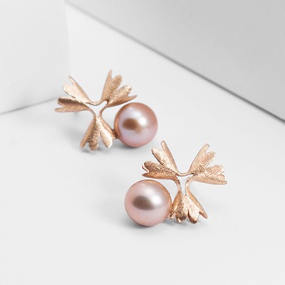 Auskarai su natūraliais perlais